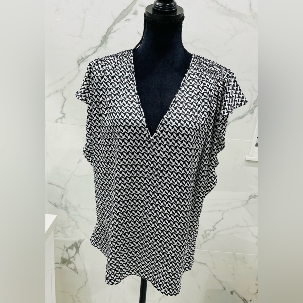 Elegant WHBM blouse🌷